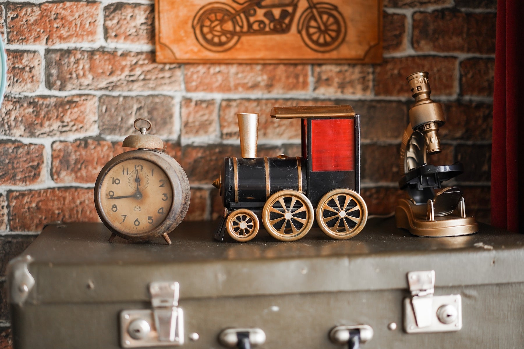 5 Tips To Decorate Your Home With Vintage Suitcase - The Handmade Store
