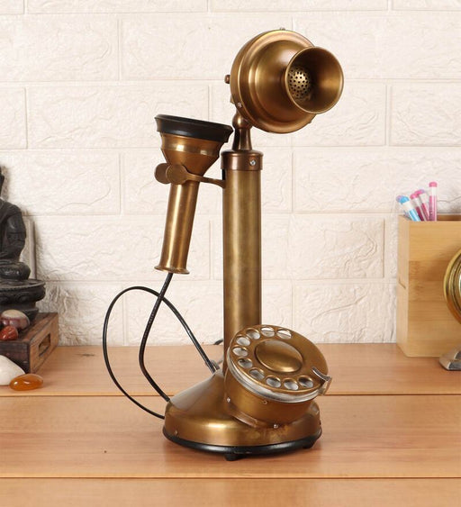 working antique telephone