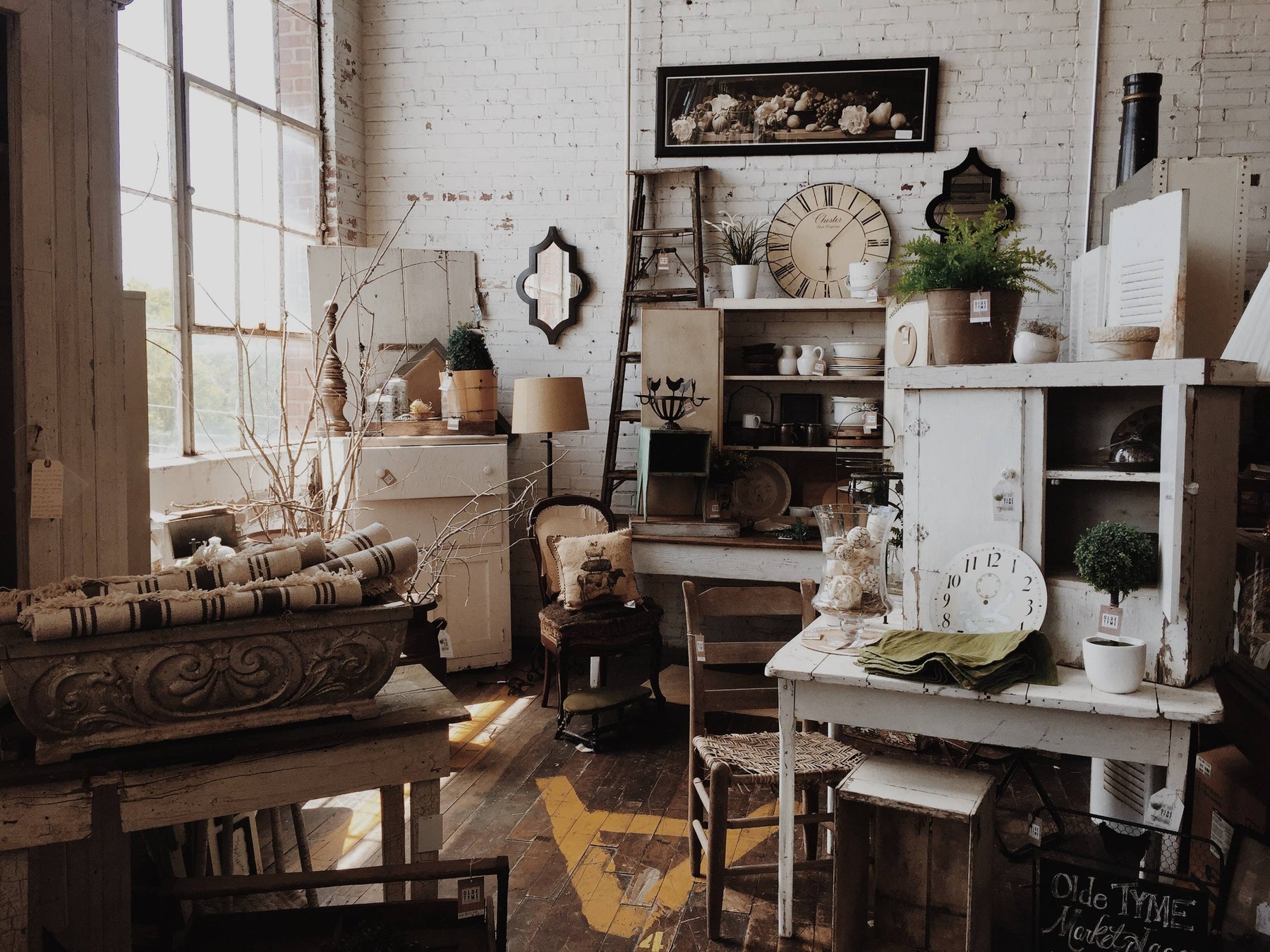 Everything You Need To Know About Vintage Home Decor - The Handmade Store