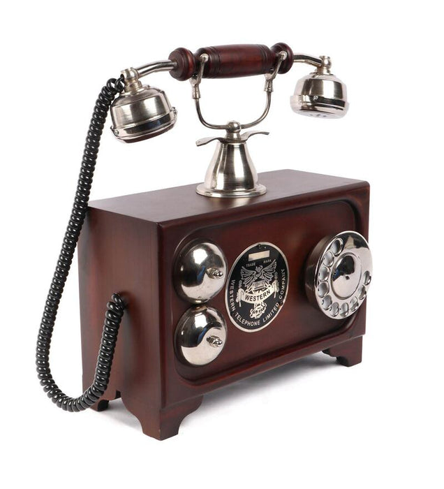 old fashioned rotary phone 